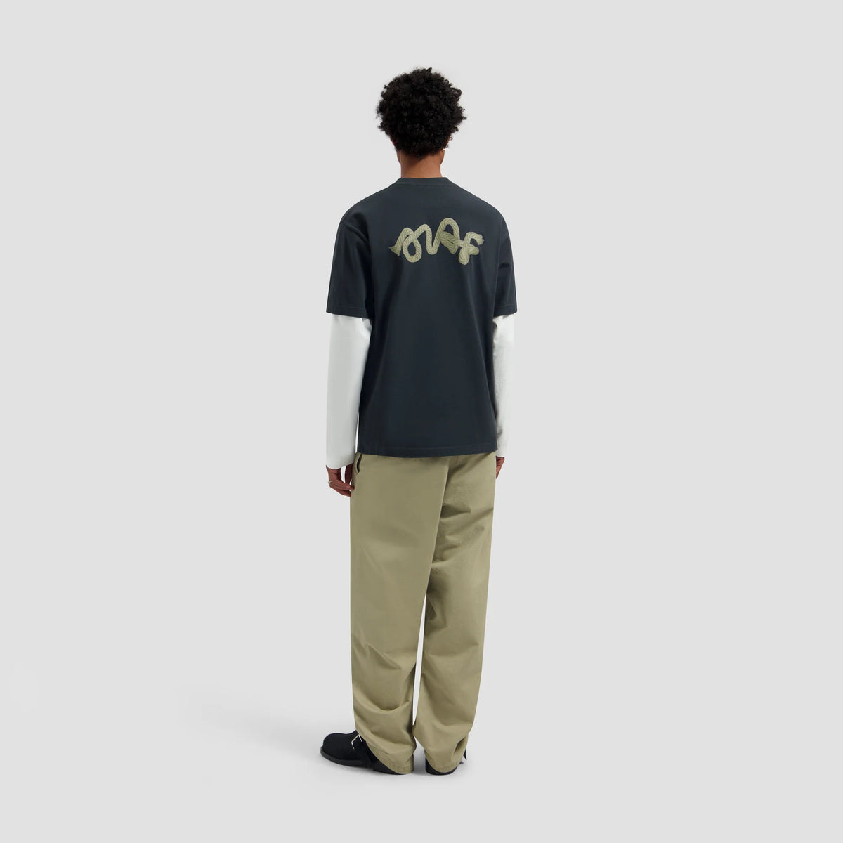 OLAF HUSSEIN LASSO SIGNATURE TEE - CHARCOAL