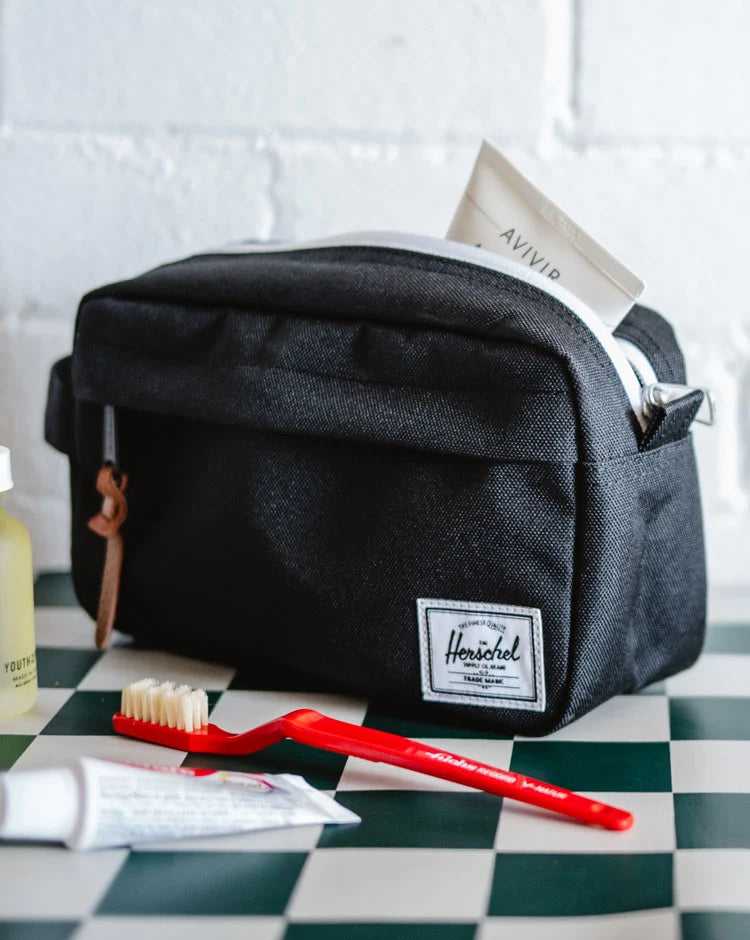 HERSCHEL CHAPTER TRAVEL KIT BLACK